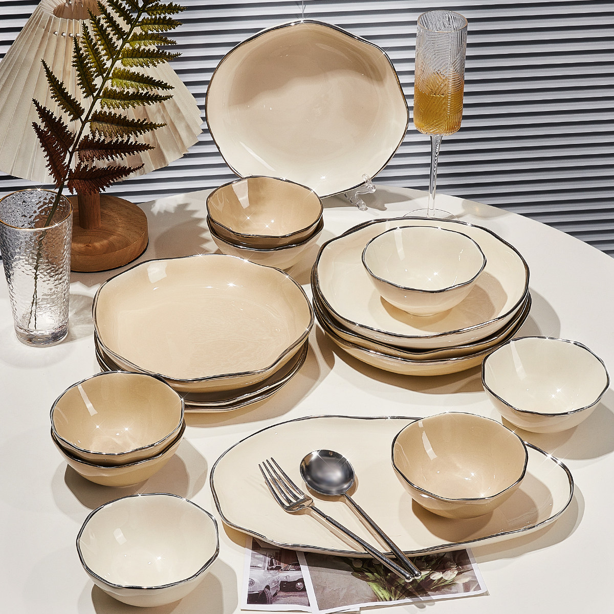 现代轻奢餐具套装高级感陶瓷碗碟套装家用碗盘高颜值乔迁新居碗筷