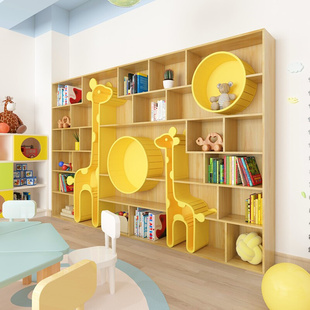定做创意整墙幼儿园设计异形弧形书架长颈鹿造型松木书柜早教图书