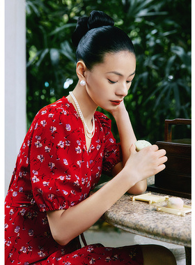 EF法式安可拉红V领碎花中长裙2025夏季新款荷叶边绑带收腰连衣裙