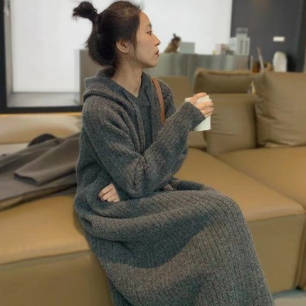 秋冬抗条抽绳连帽针织连衣裙慵懒软糯毛衣裙中长款宽松内搭卫衣裙