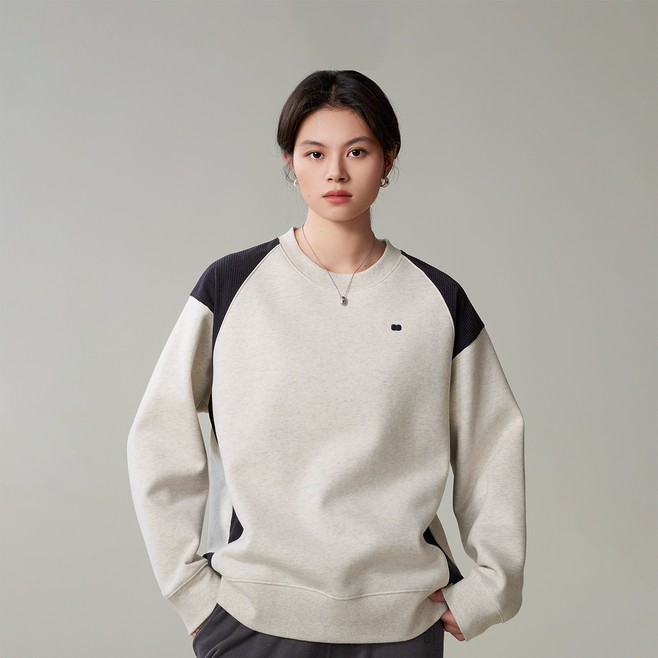 圆领拼接加绒刺绣卫衣拼接灯芯绒