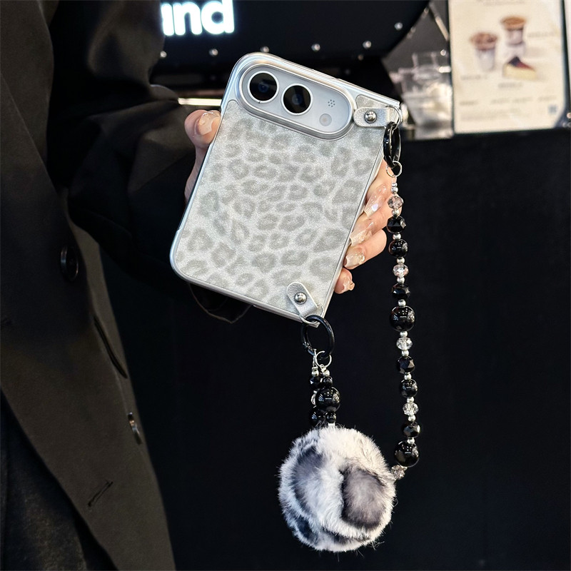 悦皇适用于iPhone Duo折叠屏手机壳前框复古风银白豹纹苹果Duo翻盖防摔保护套磁吸无线充斜挎挂绳毛绒球手提