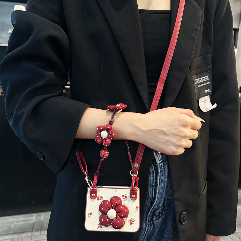 悦皇适用于三星zflip7折叠手机壳斜挎挂绳zflip6毛绒玫瑰花zflip5/4花朵手链w25flip翻盖防摔w24/w23皮保护套