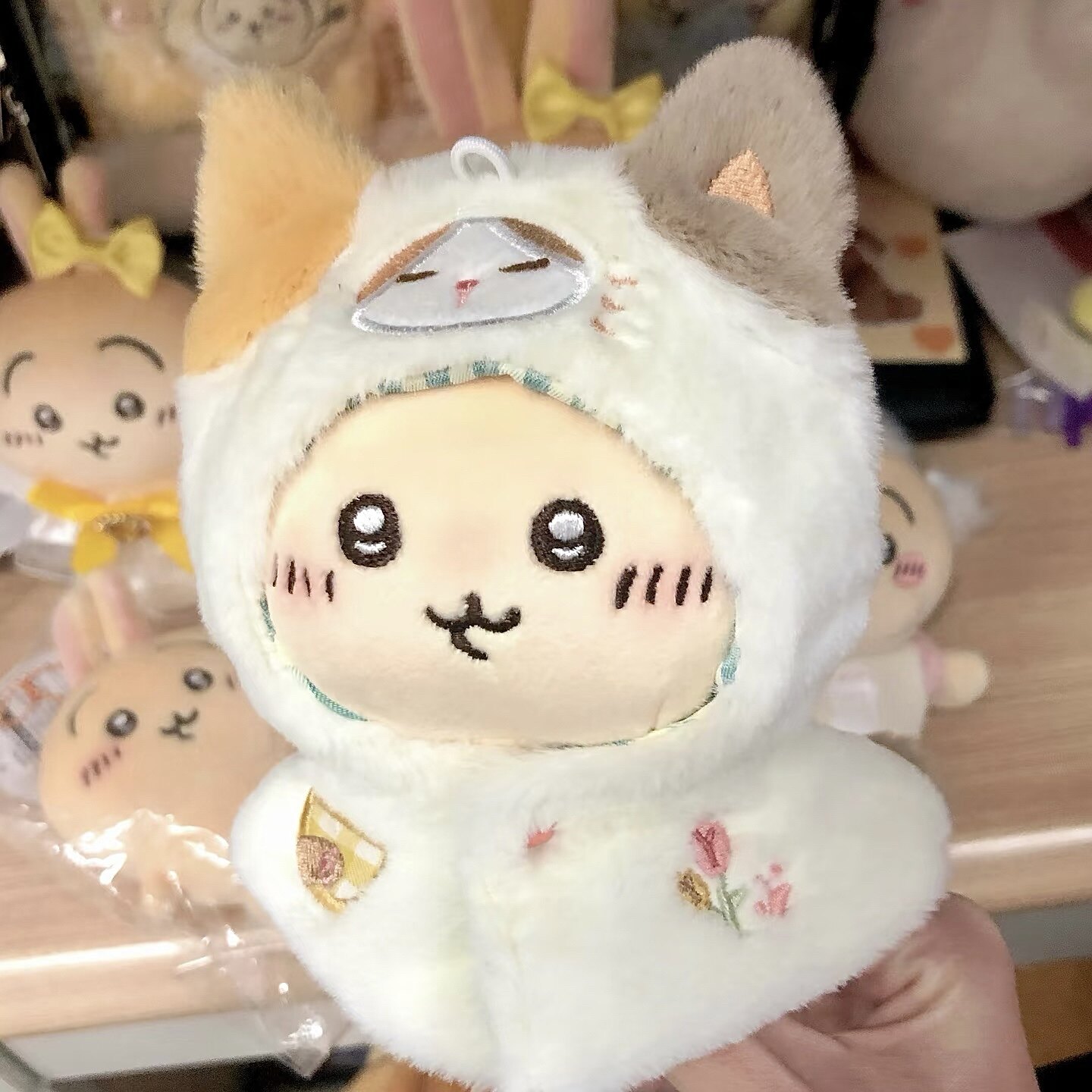 日本正版三花猫乌萨奇娃玩偶招财猫挂件吉伊卡哇小八狸花猫咪公仔