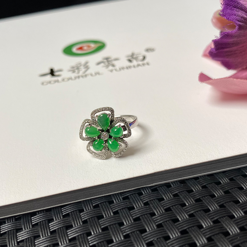七彩云南天然翡翠冰种阳绿戒指