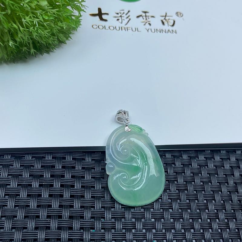 七彩云南天然翡翠如意