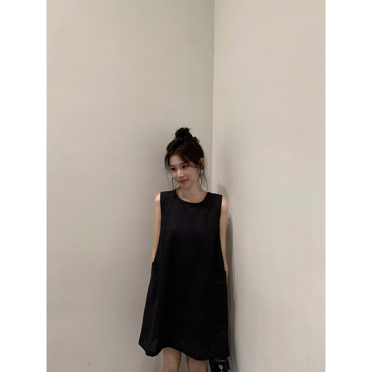 黄亮Elovey 1oo苎麻乖乖的黑色短款无袖连衣裙夏季气质显瘦A02-2
