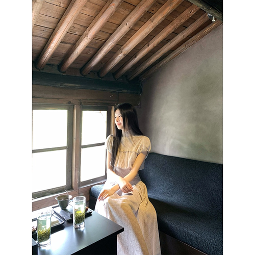 黄亮Elovey【浪漫优雅】复古式打揽工艺小众褶皱收腰长款连衣裙