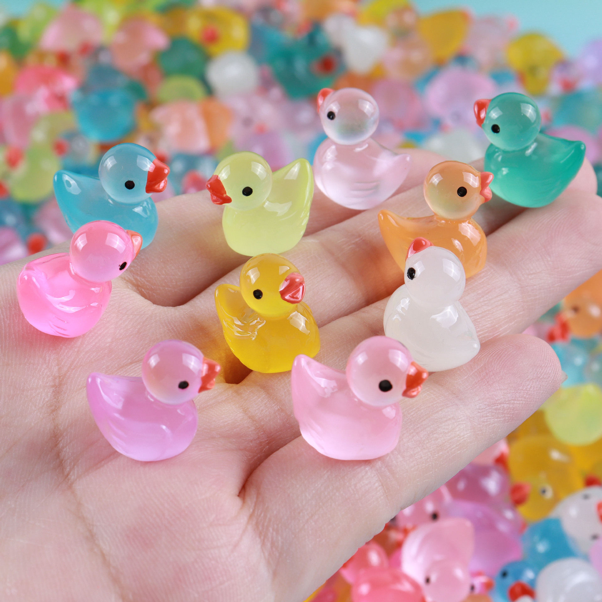 夜光小鸭子公仔挂件苔藓微景观小摆件可爱彩色小黄鸭发夹材料