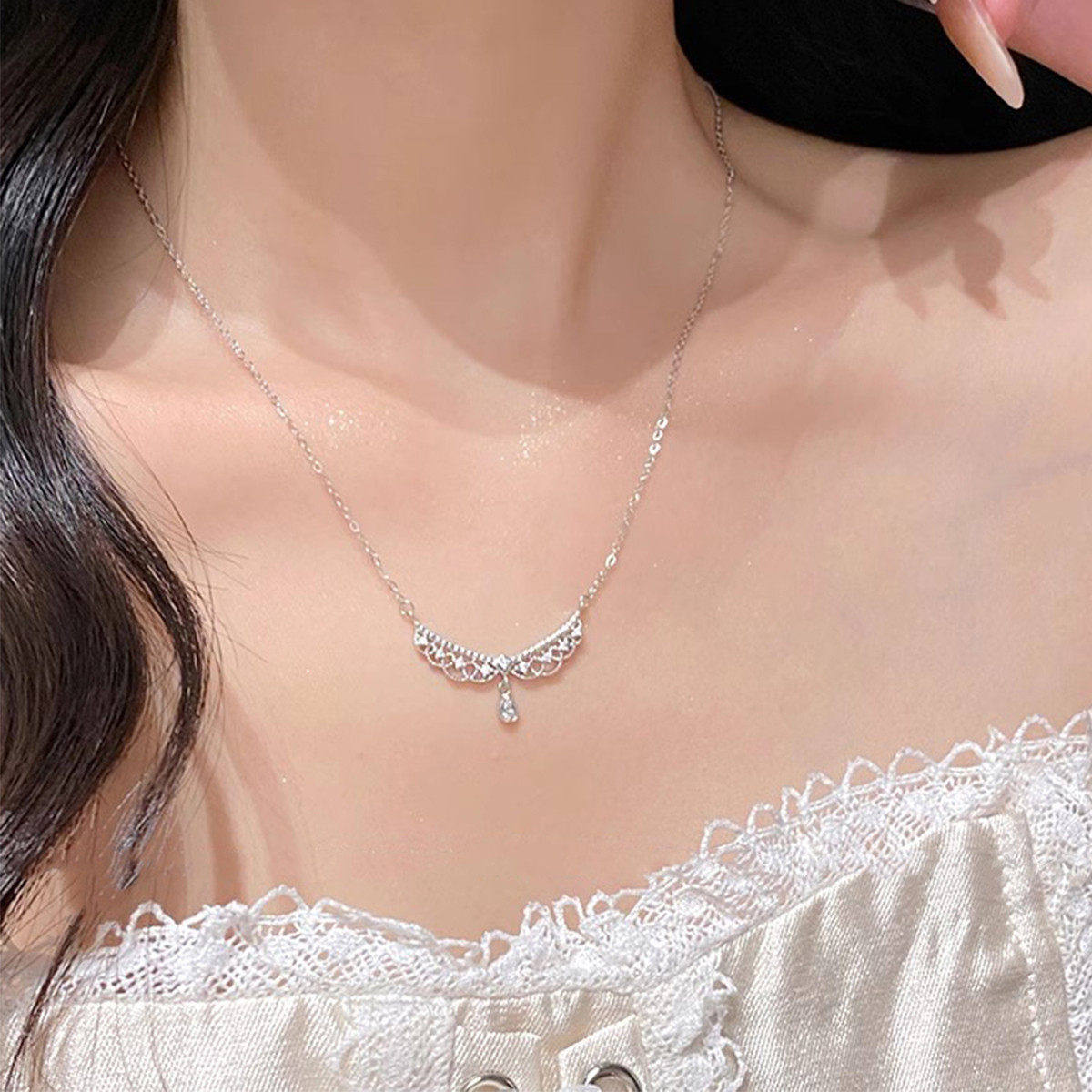 925银镂空翅膀水滴轻奢锁骨链女