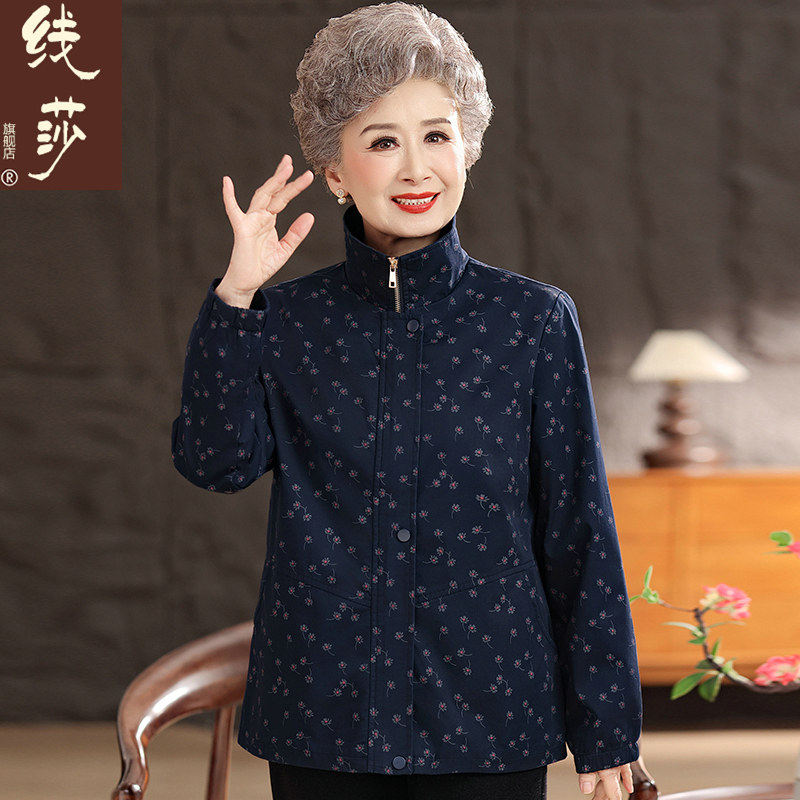 老年人春装女风衣外套中