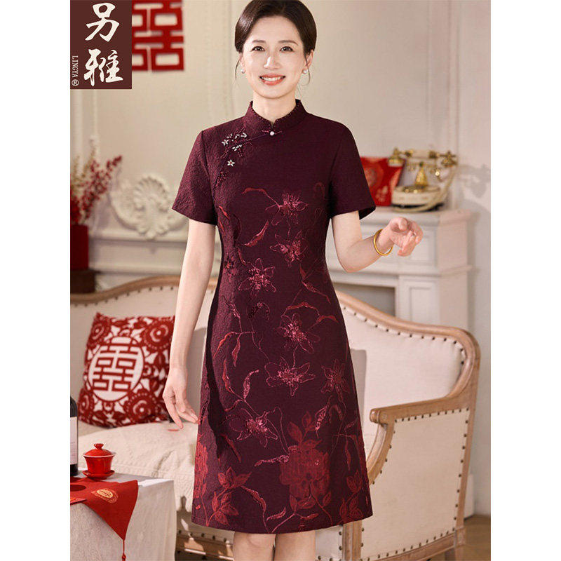高贵复古喜婆婆新中式旗袍绣花洋装小个子妈妈短款婚宴礼服裙子