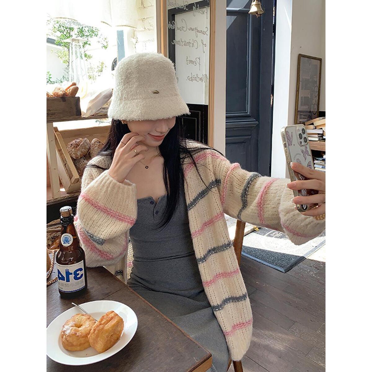 温柔中长款长袖毛衣女新款慵懒风V领宽松百搭彩虹针织衫外搭女秋