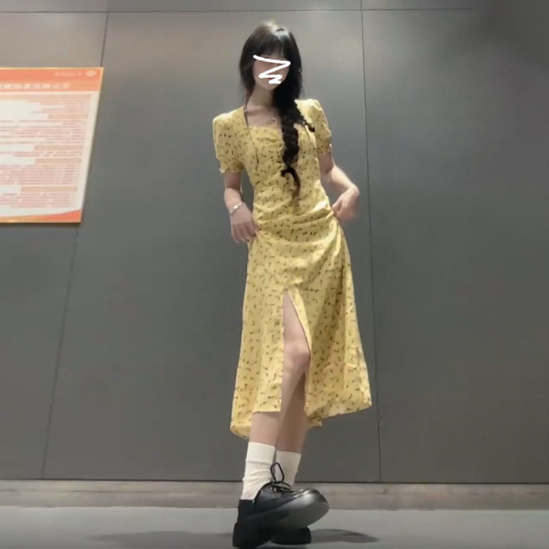 茶歇法式气质碎花连衣裙子女夏季2024新款方领小众设计感开叉长裙