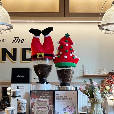 圣诞节装饰咖啡店磨豆机帽子店铺吧台场景布置圣诞老人裤腿帽摆件