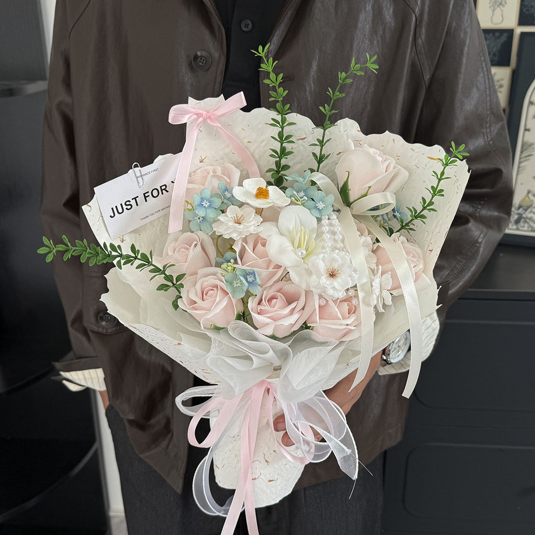 情人节礼物成品玫瑰花束香皂花永生花女孩生日送女友男生闺蜜毕业图片