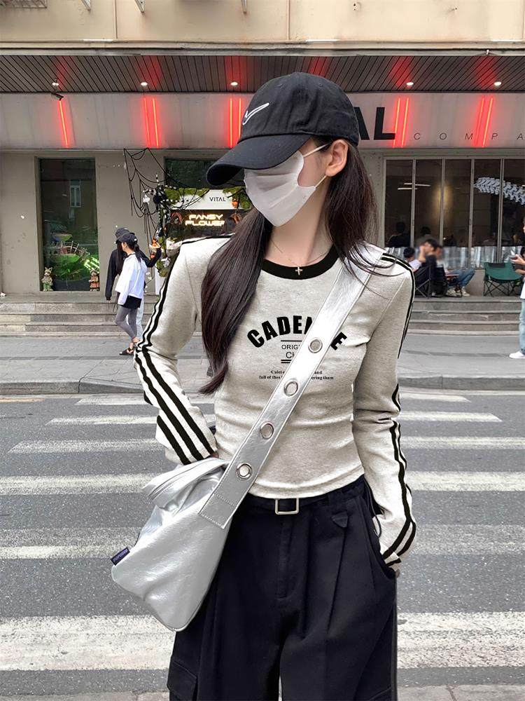 2025新款早秋撞色米灰正肩长袖t恤女修身显瘦小个子纯棉内搭上衣