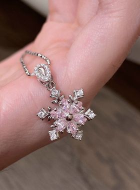超闪粉水晶【雪绒花】可旋转的雪花吊坠银色项链女冬季新款毛衣链