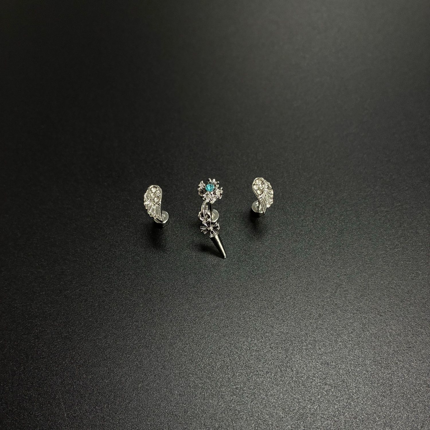 2025爆款甜酷风蓝色十字架尖锥吊坠翅膀耳钉螺丝耳环独特耳骨钉