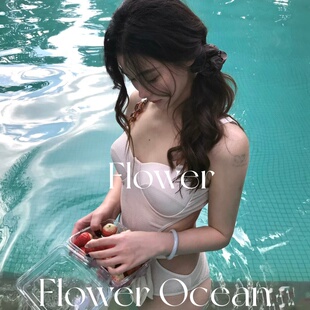 白色高级感纯欲露腰连体温泉海边度假泳衣 新款 鸢尾