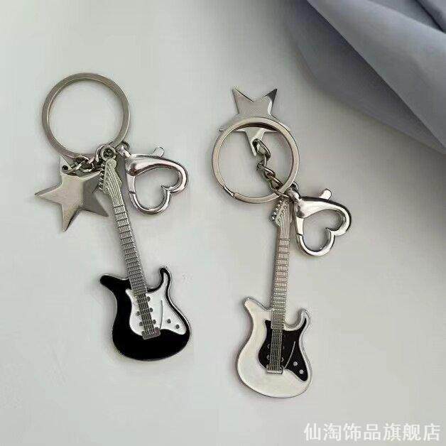 美式辣妹风迷你电吉他钥匙链立体吉他造型星星爱心龙虾扣随身配饰
