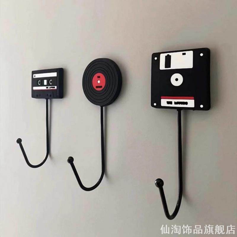 强力怀旧壁挂式装饰粘胶客厅承重贴墙复古挂钩黑胶进门磁带挂衣架