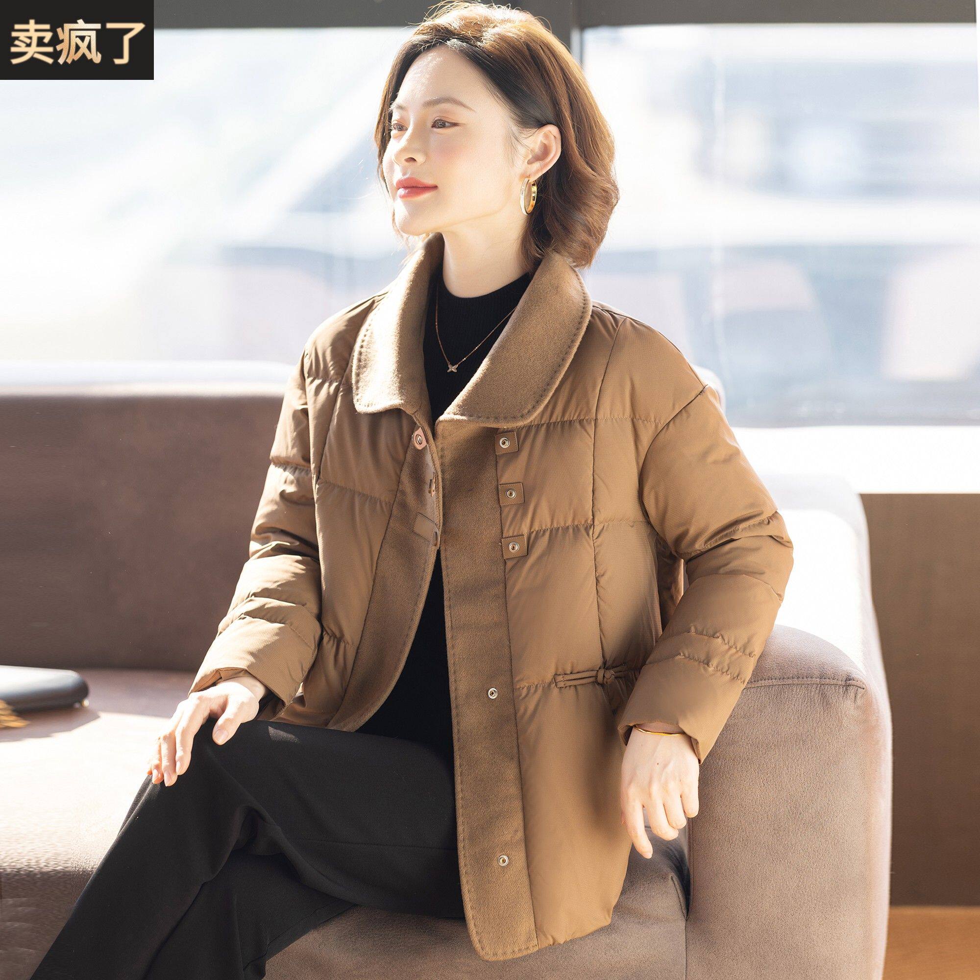 妈妈冬装外套2025新款50多岁洋气时尚中老年羽绒服女士冬天上衣服