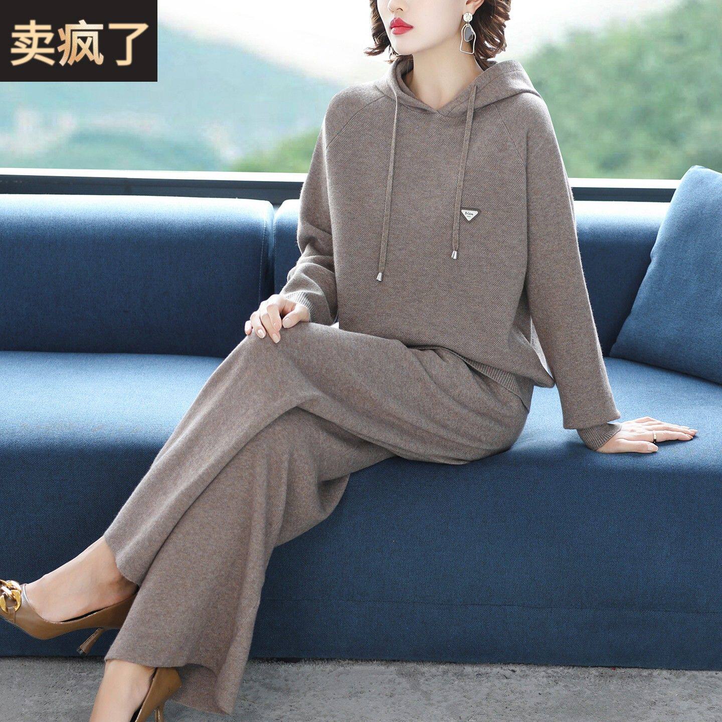 妈妈休闲运动套装女秋冬2025新款时尚洋气减龄连帽卫衣针织两件套