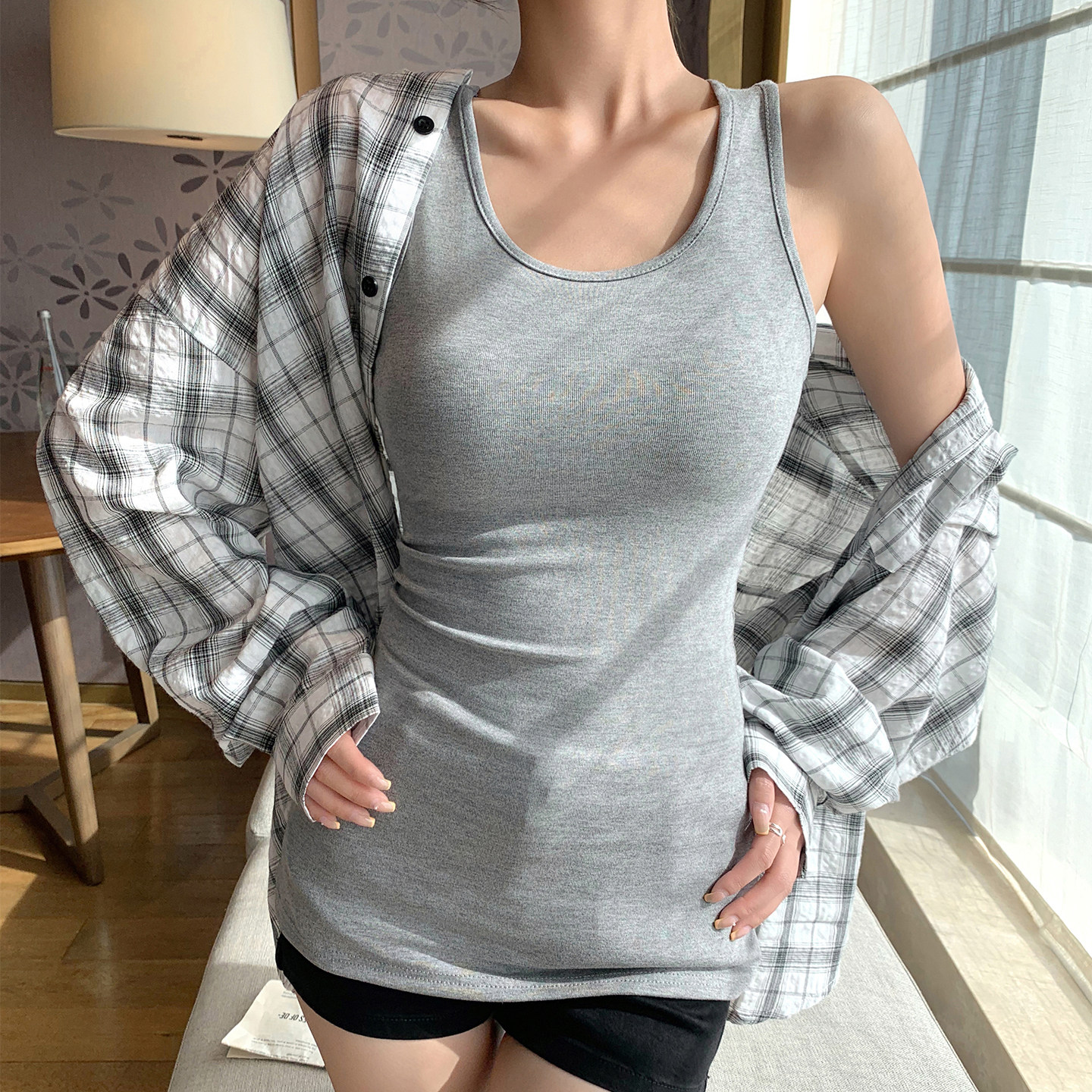 长款灰色吊带背心女内搭修身显瘦遮屁股无袖外穿打底上衣2026新款