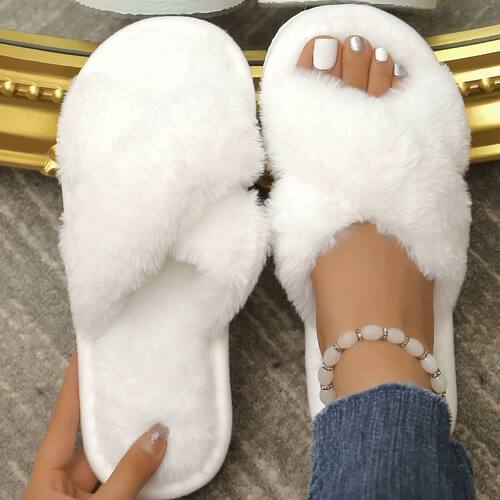 Ladies' slippers with crossed fur and plush toes, fashionabl
