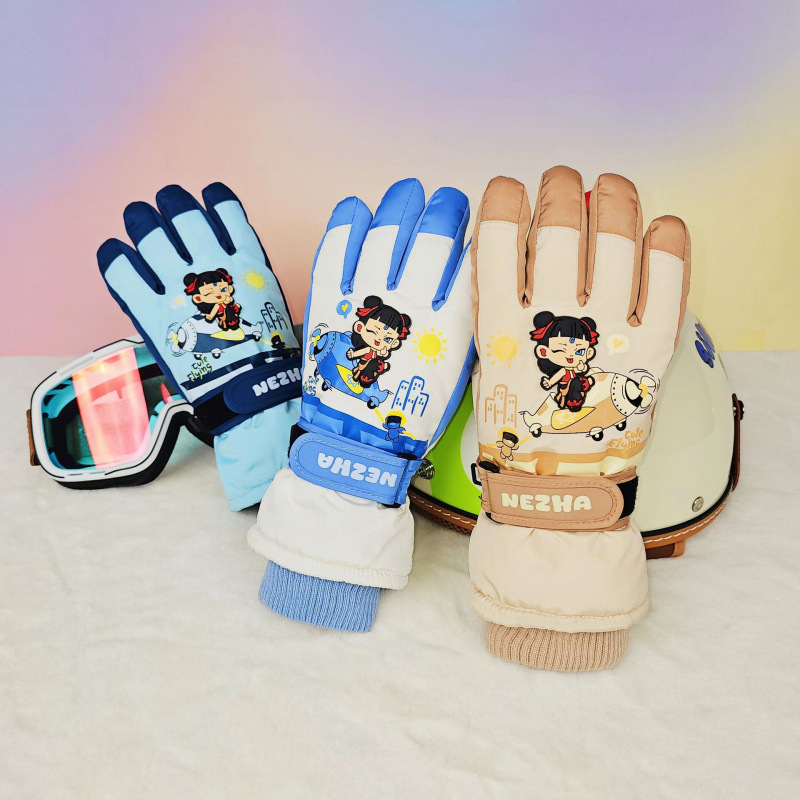 冬季儿童滑雪手套7-12岁男童保暖骑行玩雪防水加绒加厚触屏哪吒女