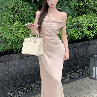 荡领斜肩绸面连衣裙裙子女夏2025新款法式收腰修身鱼尾裙礼服长裙