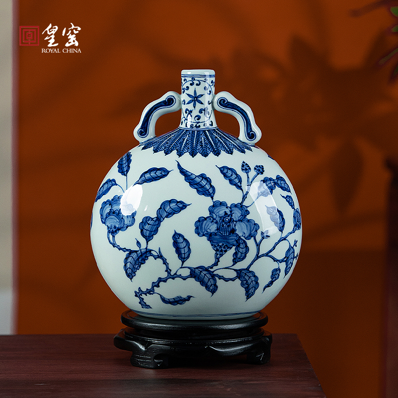 皇窑中式青花茶花纹双耳扁瓶