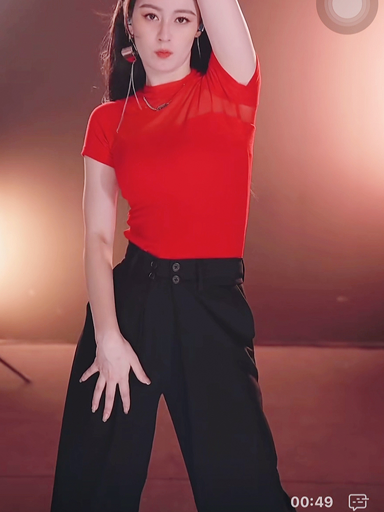 红色微透短袖T恤高腰宽松裤套装