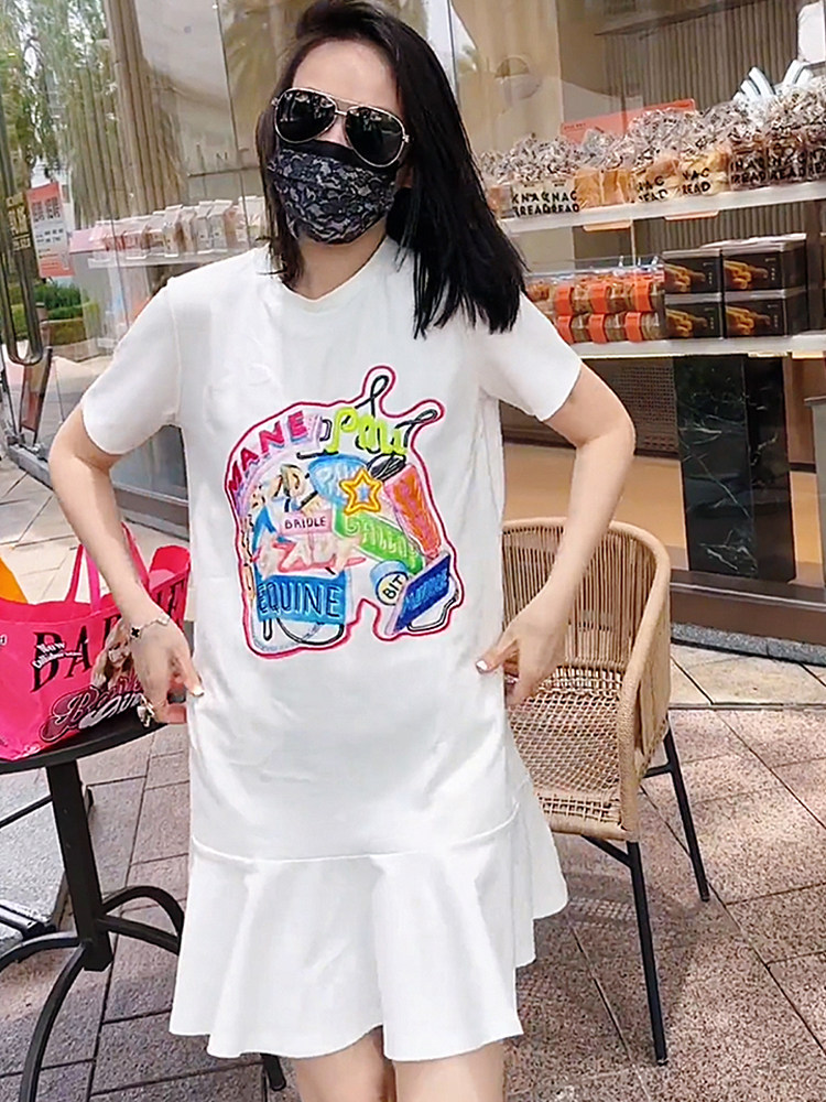 洋气减龄休闲运动白色印花连衣裙