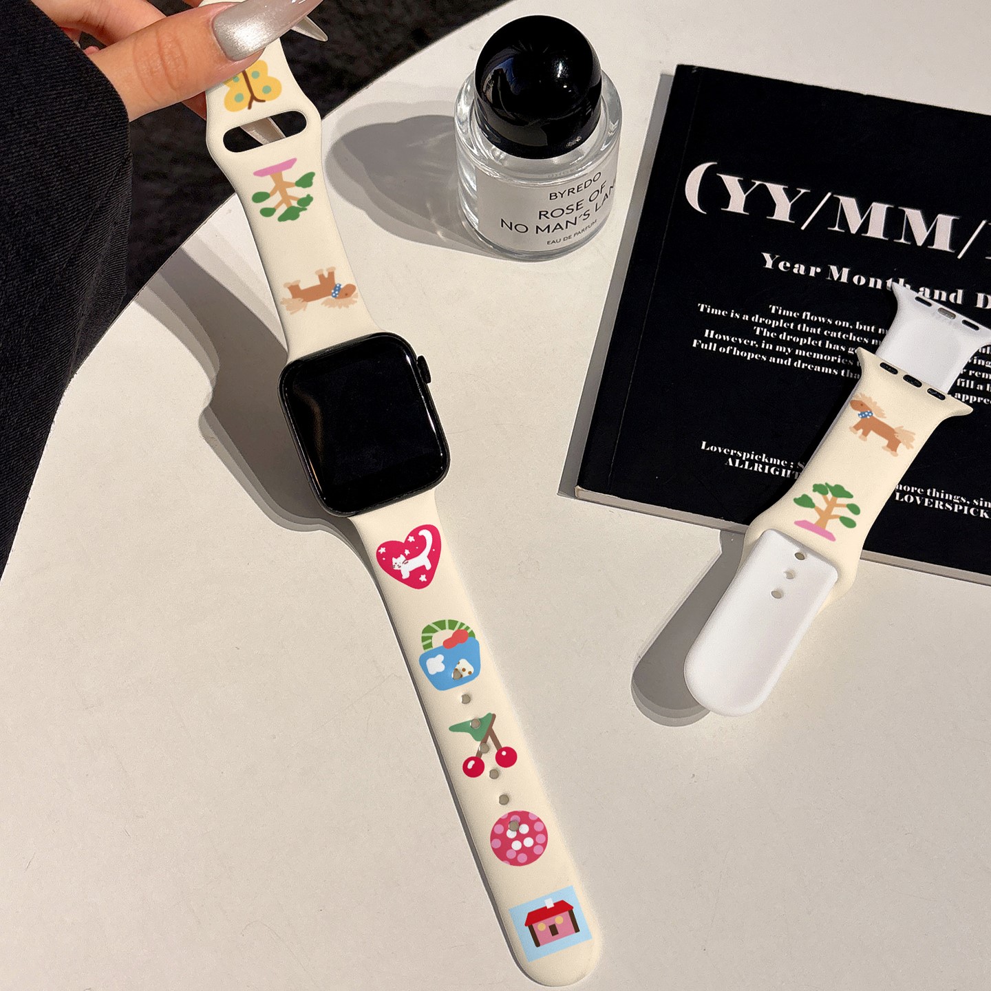 适用iwatchs10硅胶苹果手表applewatch10表带s9卡通居家小狗s8新款s7小众ultra2夏季透气45se女款s6网红闺蜜