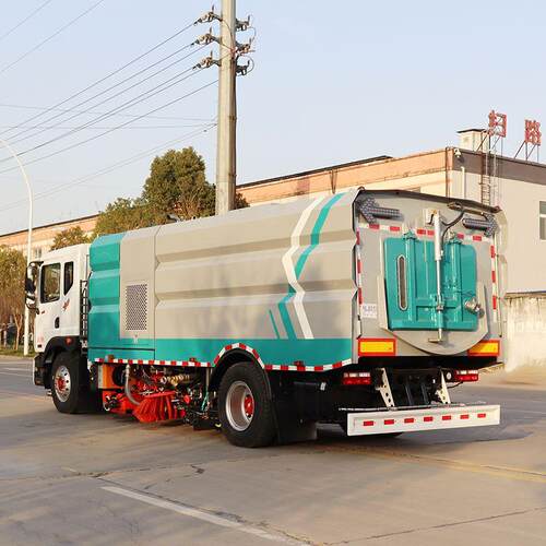 18吨清扫政车 305市城区主干道路及架桥路 日洁常面保 冲洗