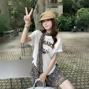 苏珊SUSAN 2026夏季短袖T恤+豹纹半身裙+飘带时尚三件套女SI630