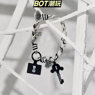 POPMART泡泡玛特SKULLPANDA围困计主题空间展手机链