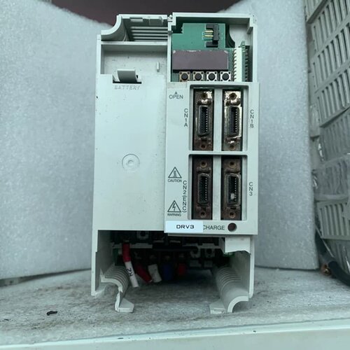 驱动器 MR-J2S-200A-S011实物图，成色漂亮