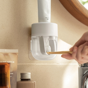 自动挤牙膏神器牙膏挤压器收纳带盖防尘家用壁挂式免打孔牙膏夹