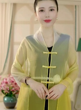 。渐变糖果盘扣针织披肩女士春秋出游拍照夏季防晒外搭护肩丝巾