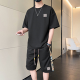 黑色
