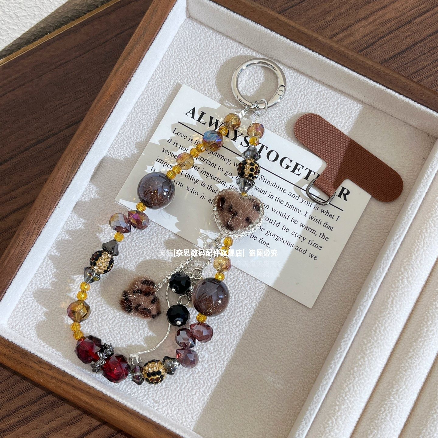 时尚设计款手机链毛绒豹纹流苏吊坠精致挂饰重工串珠手腕链条精致毛球