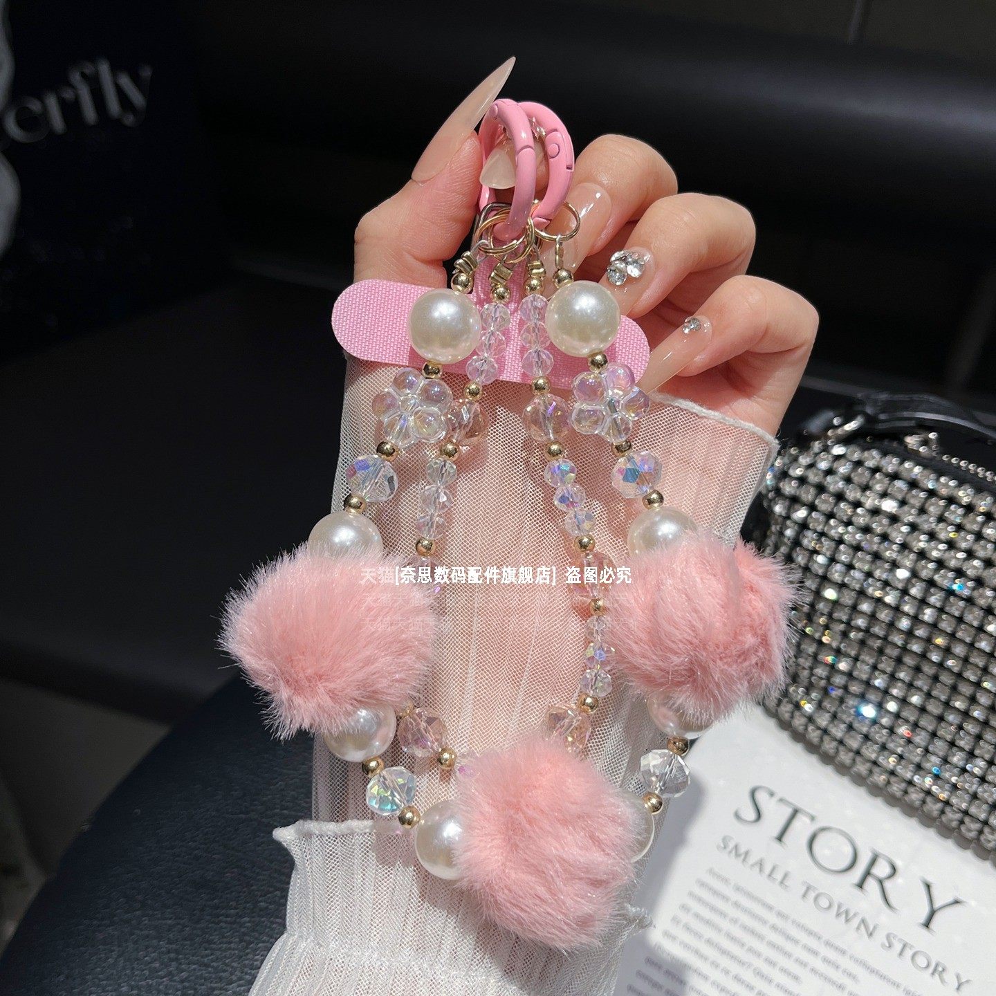 轻奢名媛风手机链水晶毛球双层挂链秋冬毛绒绒手腕精致高级链条时尚漂