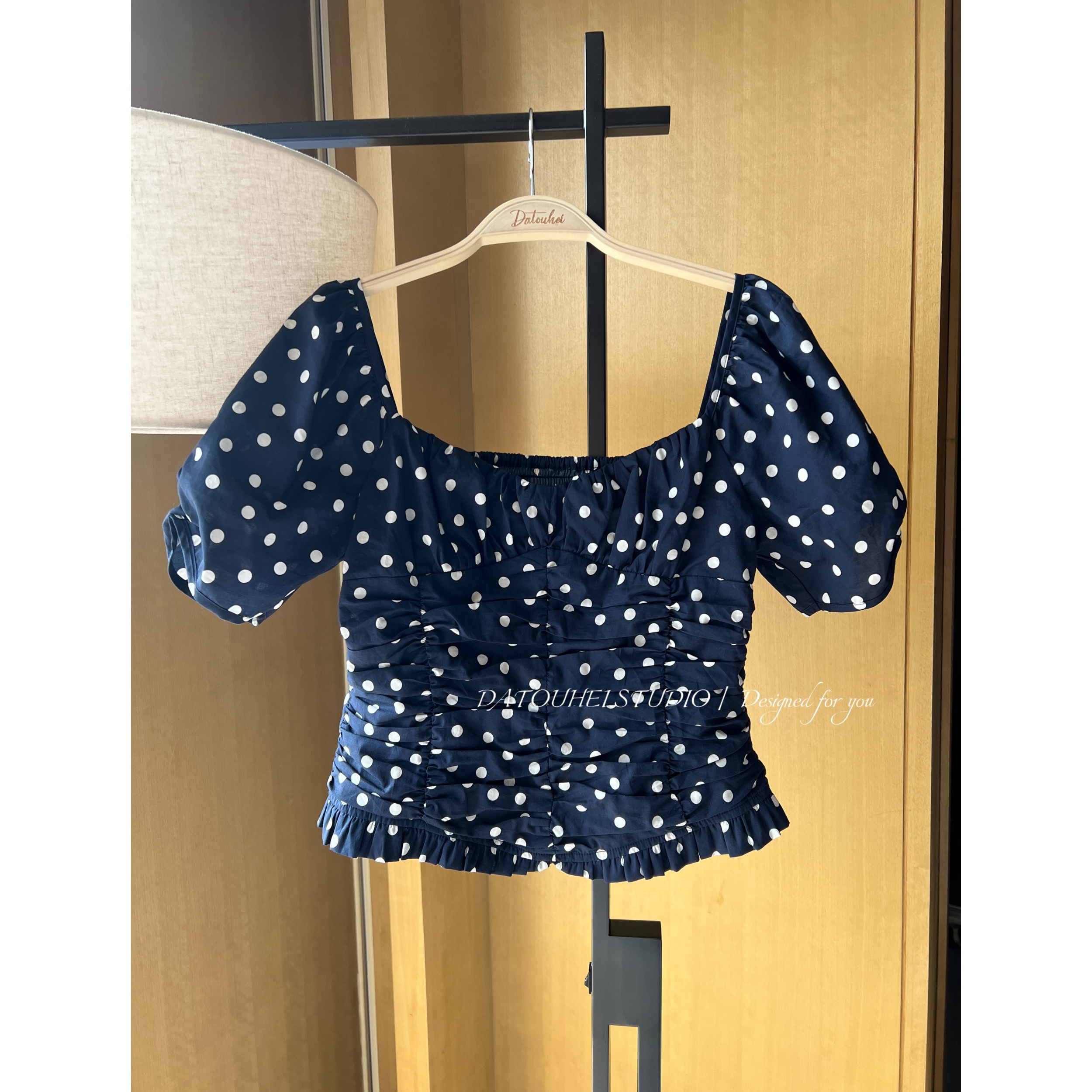 大头黑STUDIO【薄暮纱影】2025女夏时尚气质波点小衫D225X06475