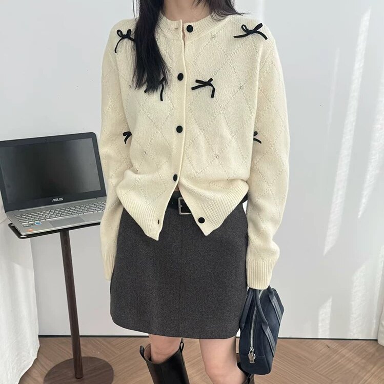 LM家高品  26年春款优雅甜美风立体蝴蝶结亮钻菱格纹针织开衫毛衣