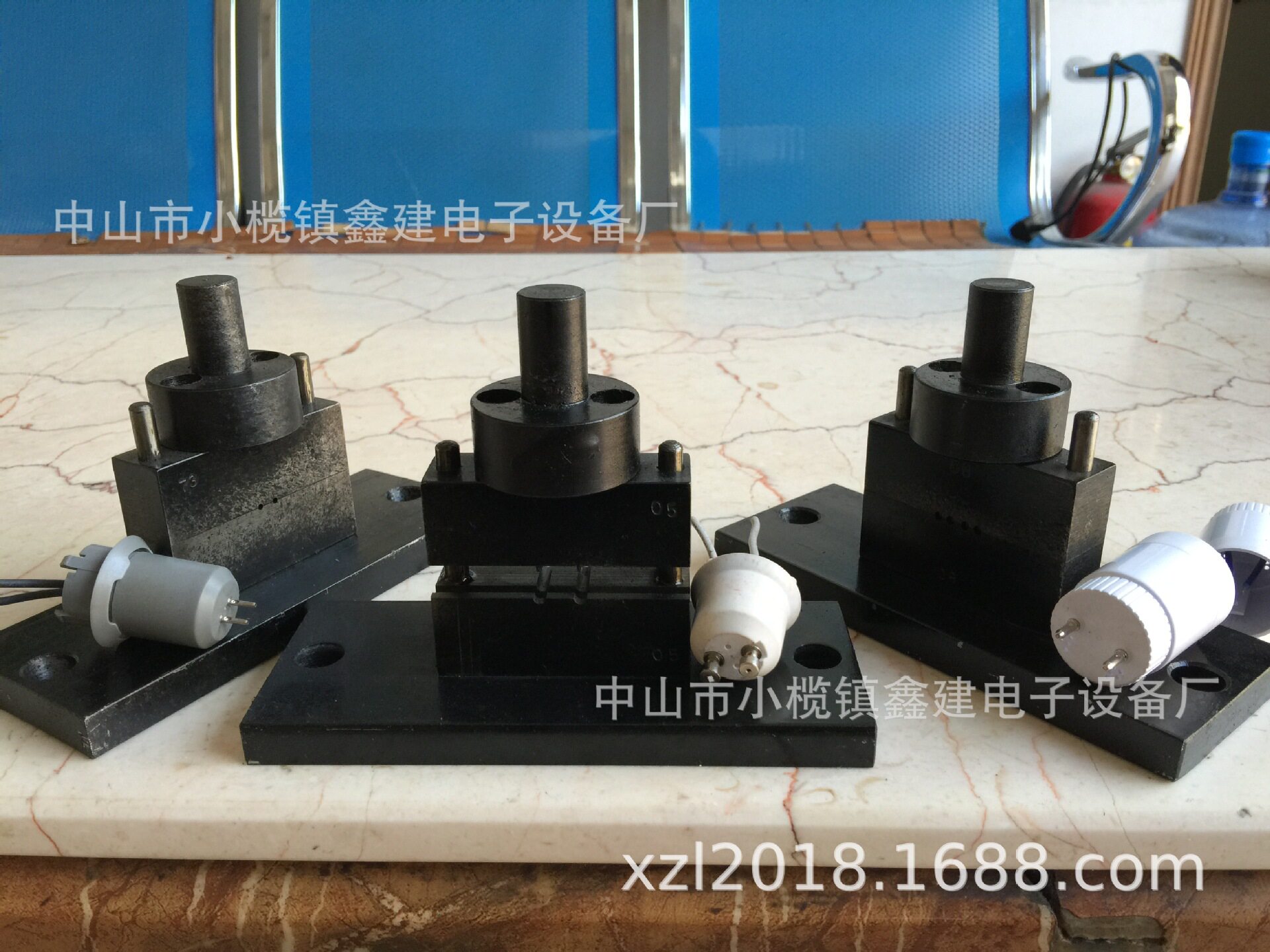 LED球泡灯节能灯灯头治具GU10免焊灯头铜脚打点压铆压线机模具