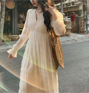 法式压长袖超仙春季款V歇2023领茶连衣裙设计感褶气质瘦长裙女