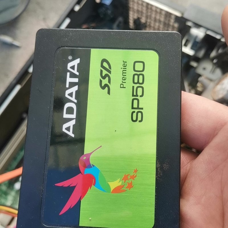请议价-威刚SP580 240G固态硬盘,刚从机箱拆的,2.5寸SA